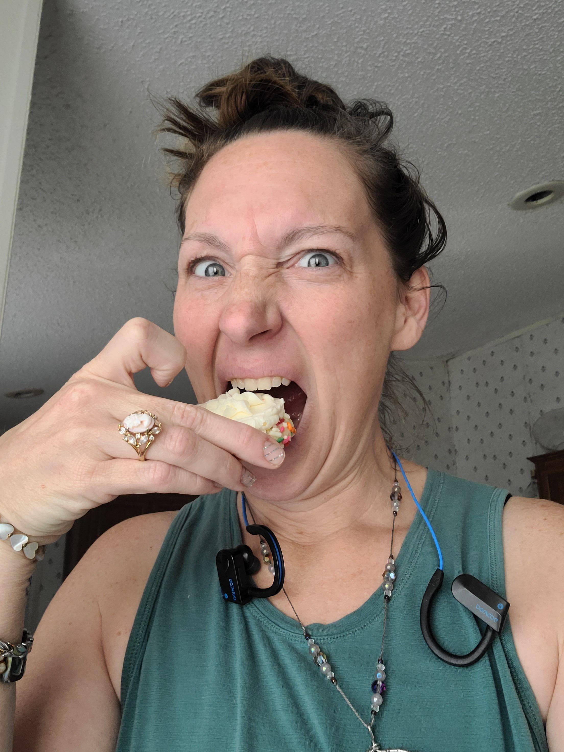 memewoman - Professional Cuddler & Snuggle Buddy With Cuddle Companions