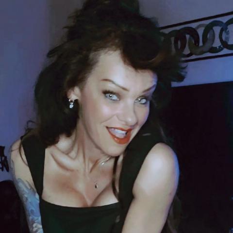 amymichelle - Professional Cuddler & Snuggle Buddy With Cuddle Companions